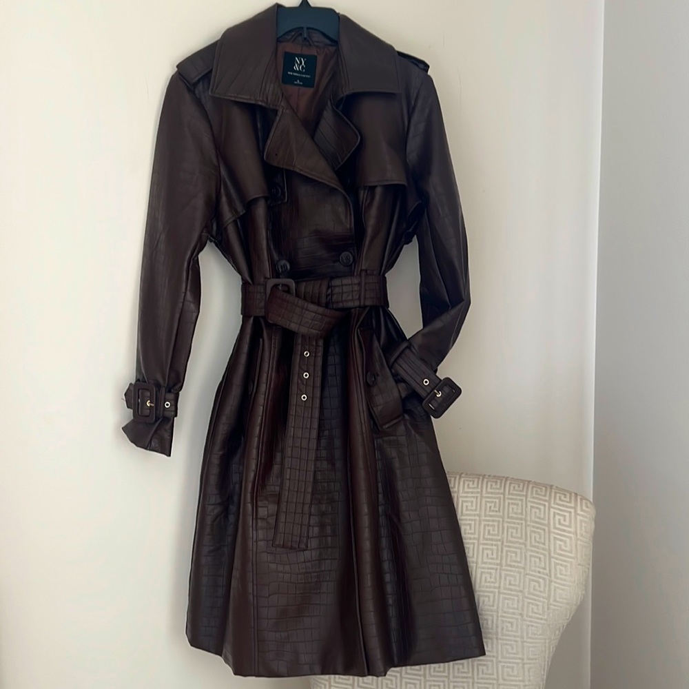 This is a New York and Company Extra-Large Trenchcoat/Raincoat 100% Polyester